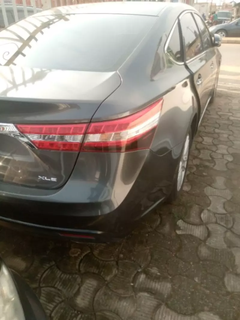 Toyota Avalon   - 2014