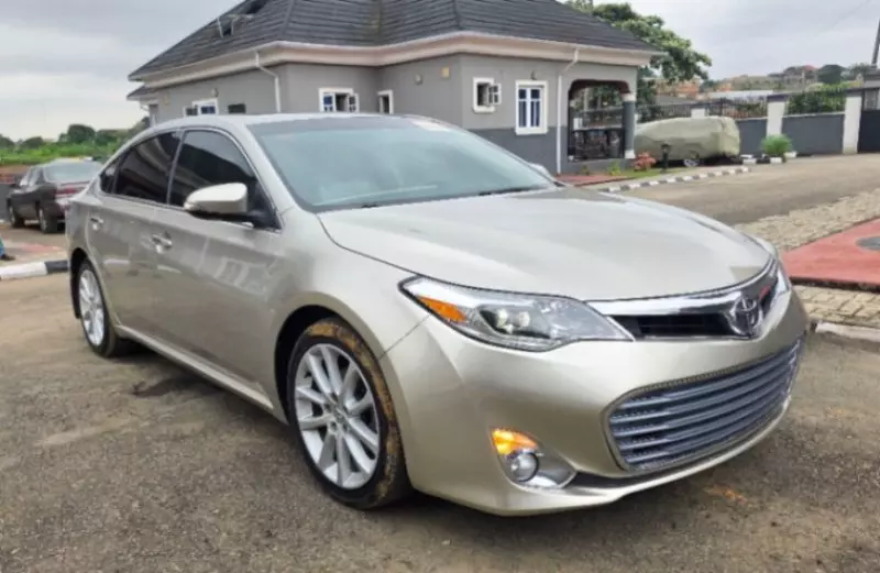 Toyota Avalon   - 2013