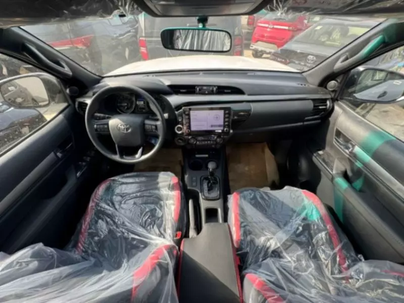 Toyota Hilux   - 2025