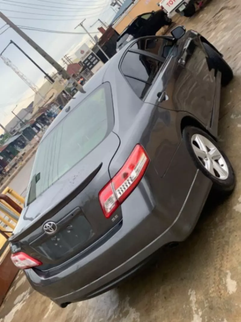Toyota Camry   - 2010
