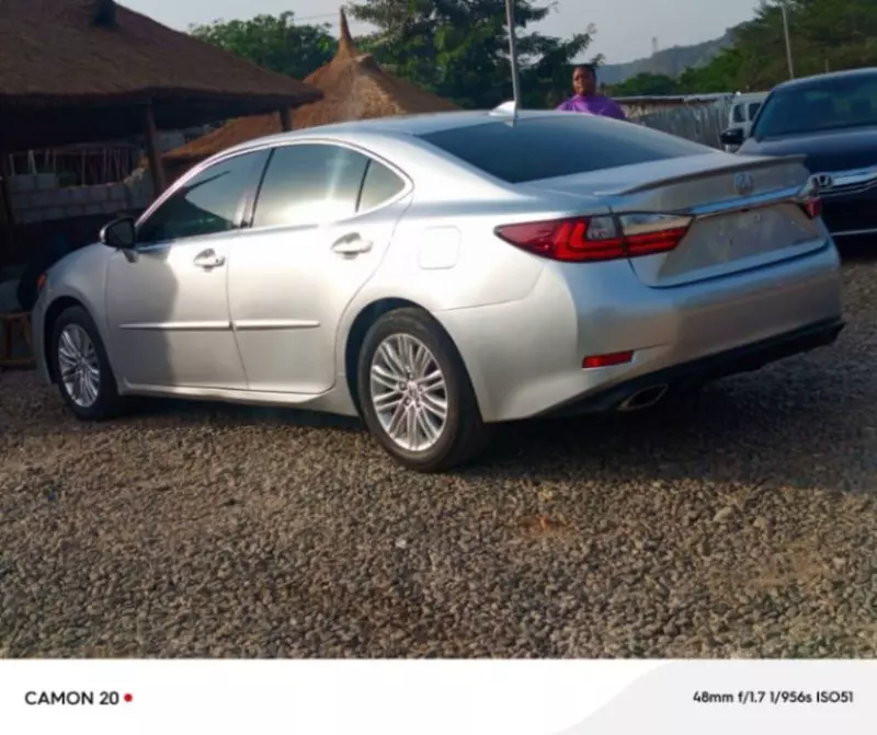 Lexus ES   - 2016