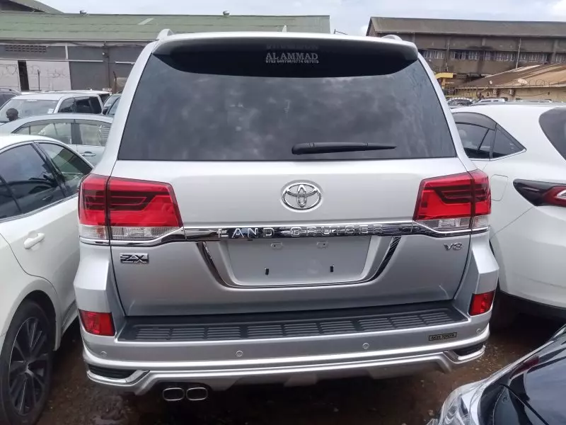 Toyota Landcruiser  V8   - 2019