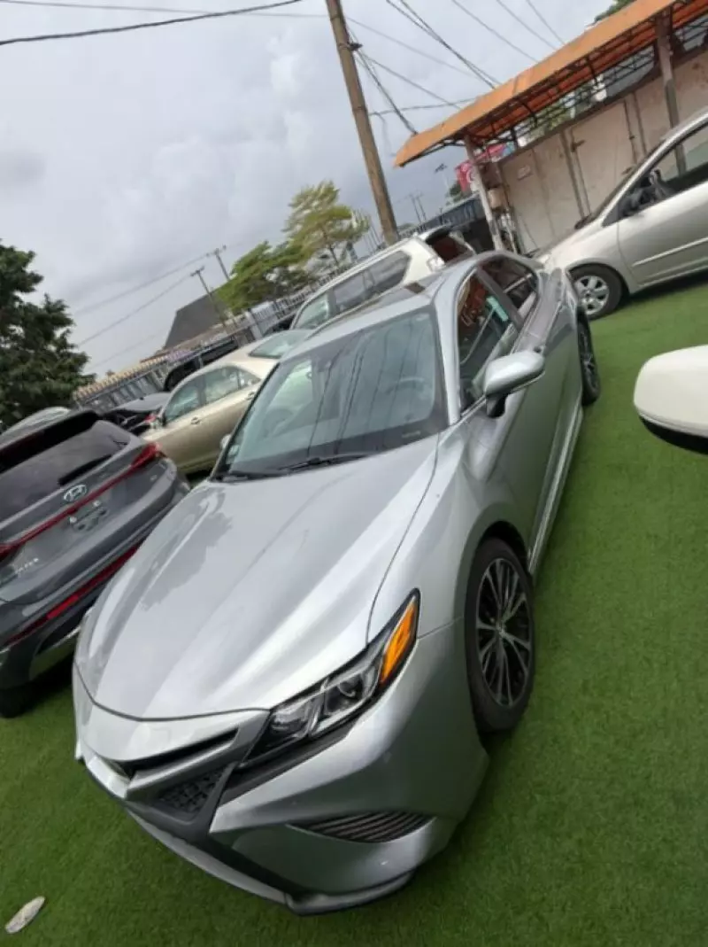 Toyota Camry   - 2018