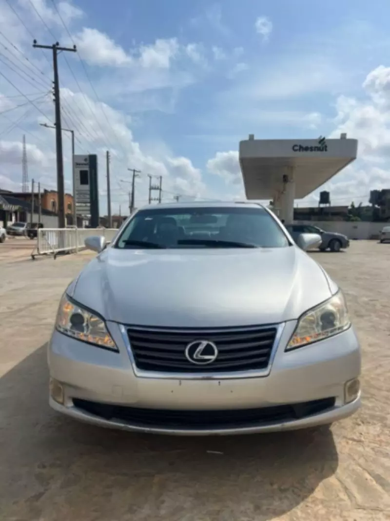 Lexus ES 350   - 2010