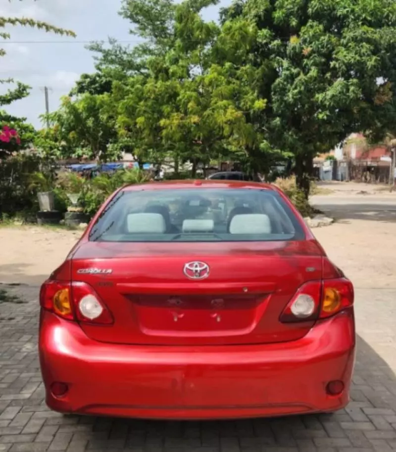 Toyota Corolla   - 2010