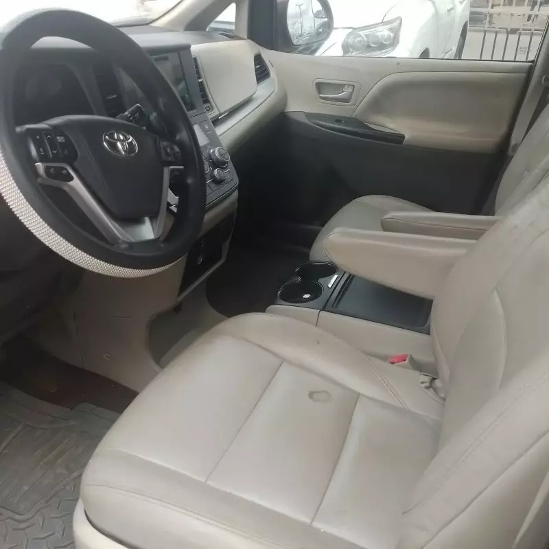 Toyota Sienna   - 2015