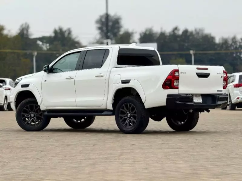 Toyota Hilux    - 2022