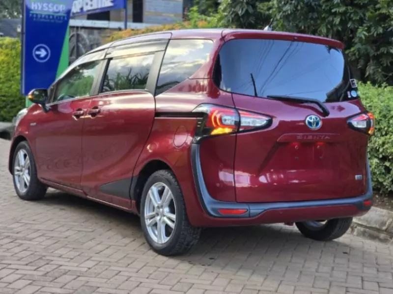 Toyota Sienta Hybrid    - 2018
