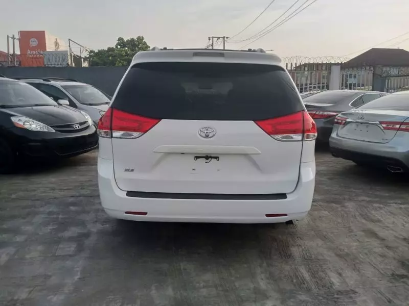 Toyota Sienna   - 2012
