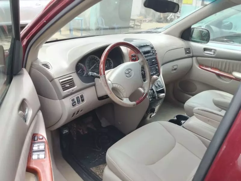 Toyota Sienna   - 2004