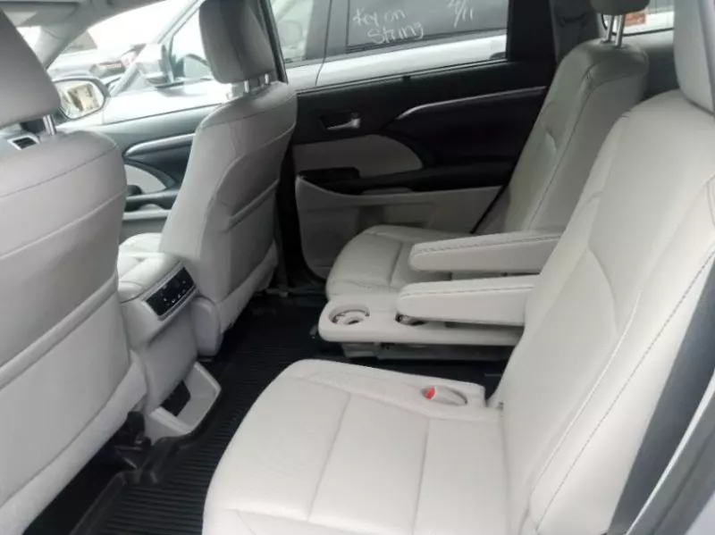 Toyota Highlander   - 2019