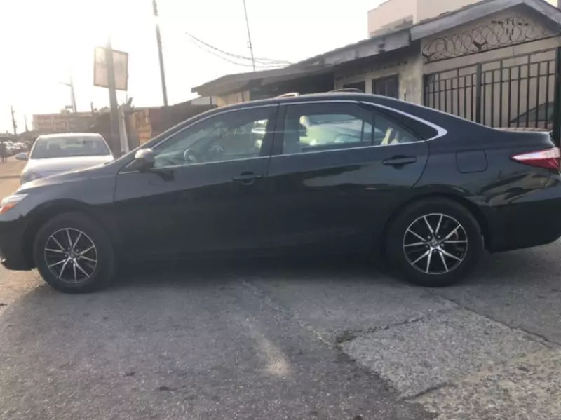 Toyota camry   - 2016