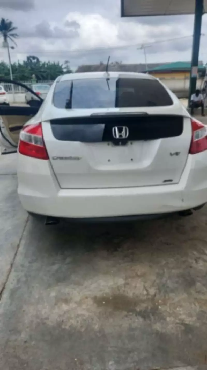 Honda Crosstour   - 2012