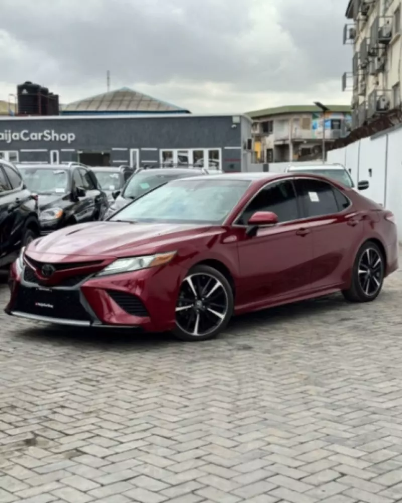 Toyota Camry   - 2018