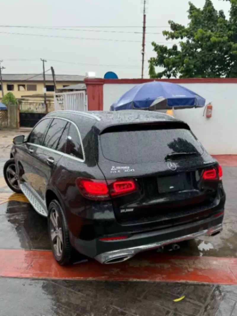 Mercedes-Benz GLC 300   - 2017
