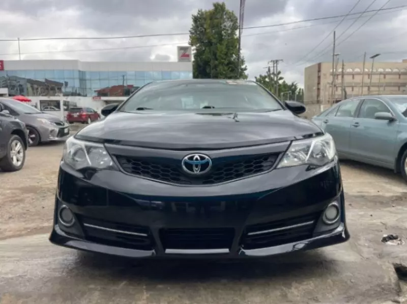 Toyota Camry   - 2014