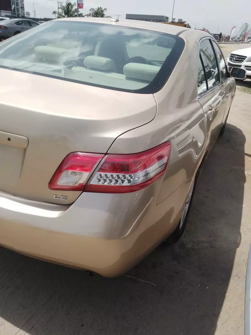 Toyota Camry   - 2010
