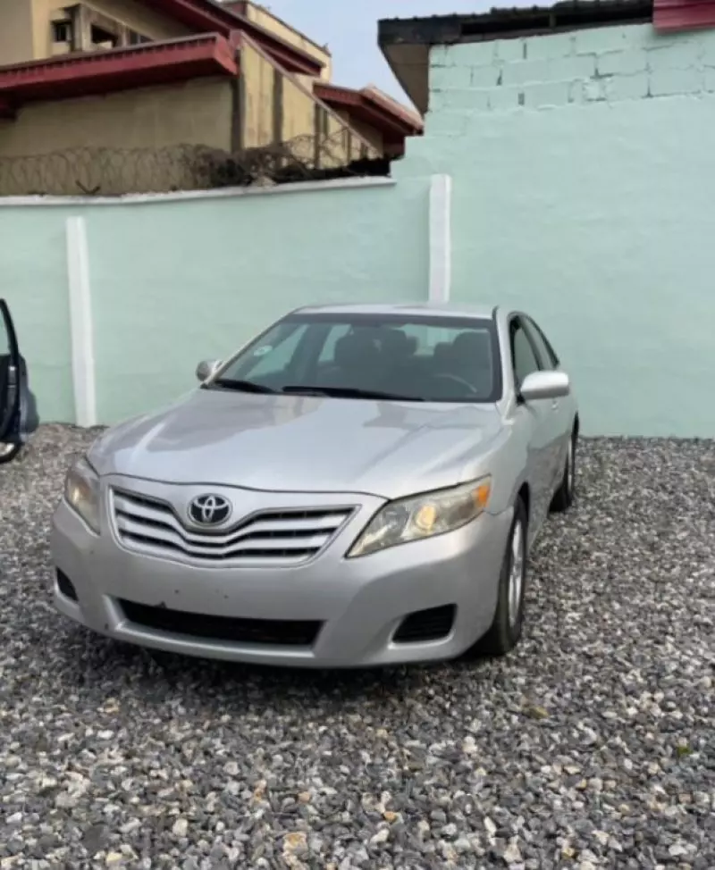 Toyota Camry   - 2011