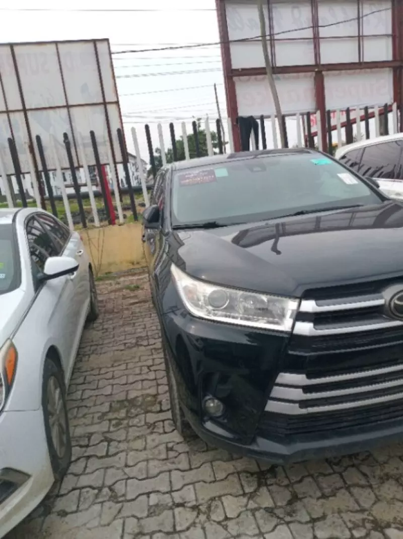 Toyota Highlander   - 2019