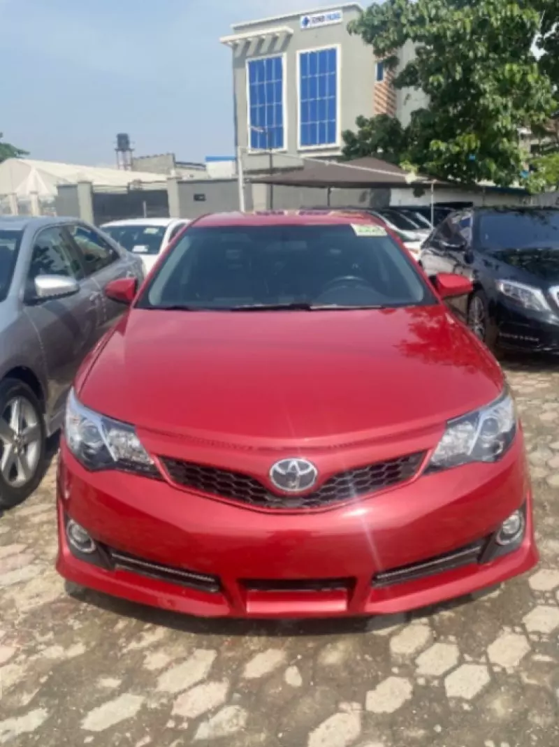 Toyota Camry   - 2013