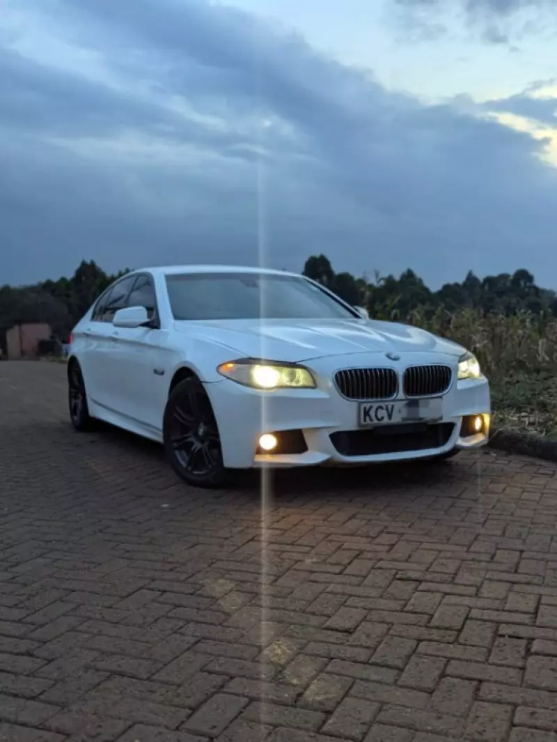 BMW 523I   - 2012
