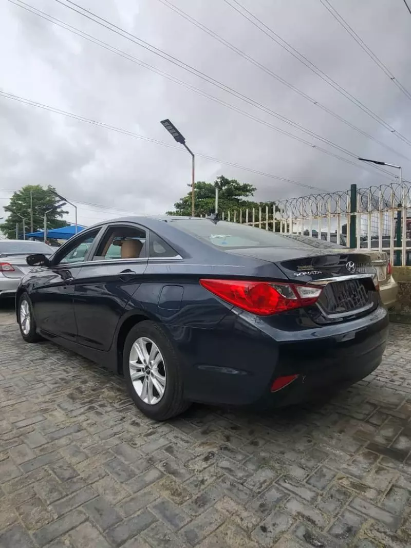 Hyundai Sonata   - 2014