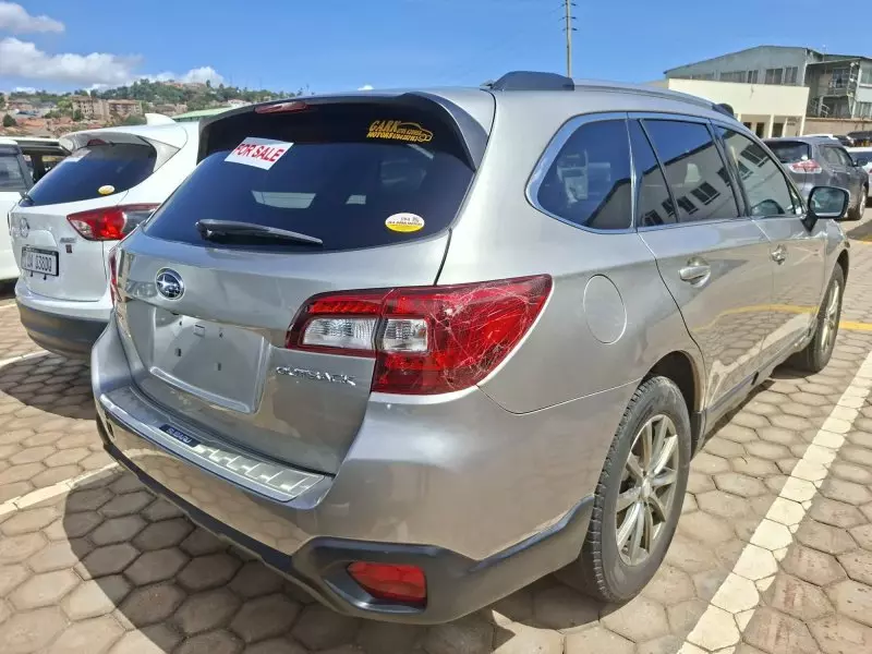 Subaru Outback   - 2016