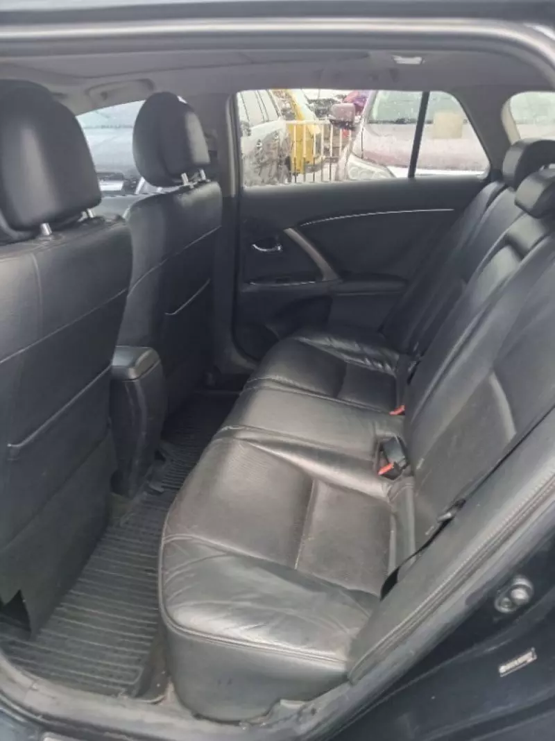 Toyota Avensis   - 2012