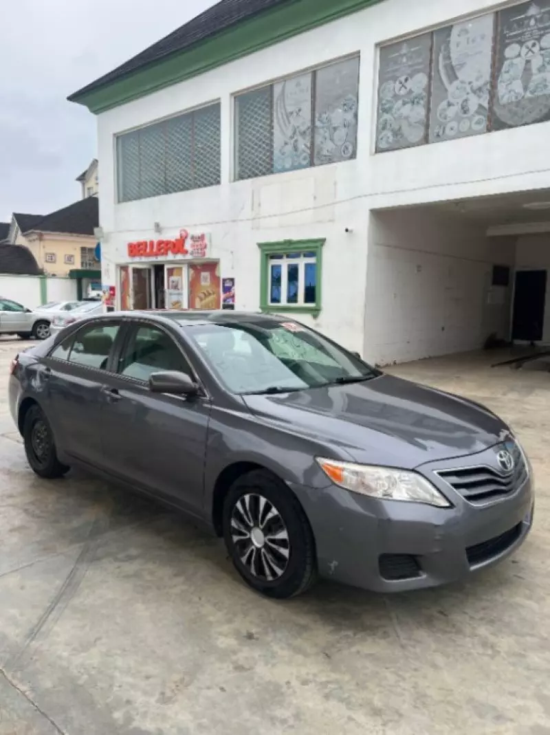 Toyota Camry   - 2009