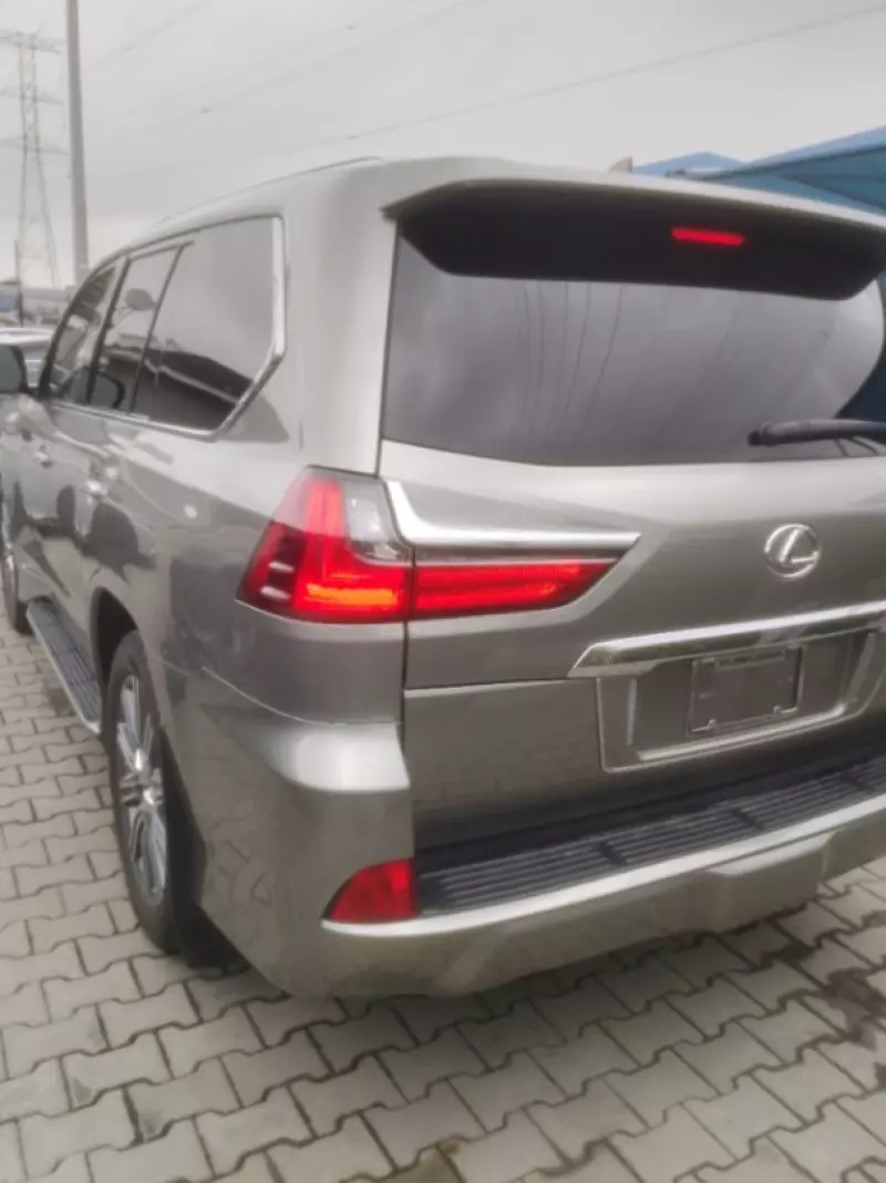 Lexus LX 570   - 2017