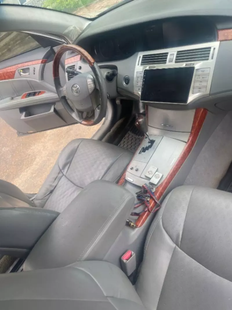 Toyota Avalon   - 2013