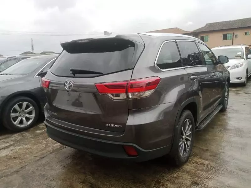 Toyota Highlander   - 2019