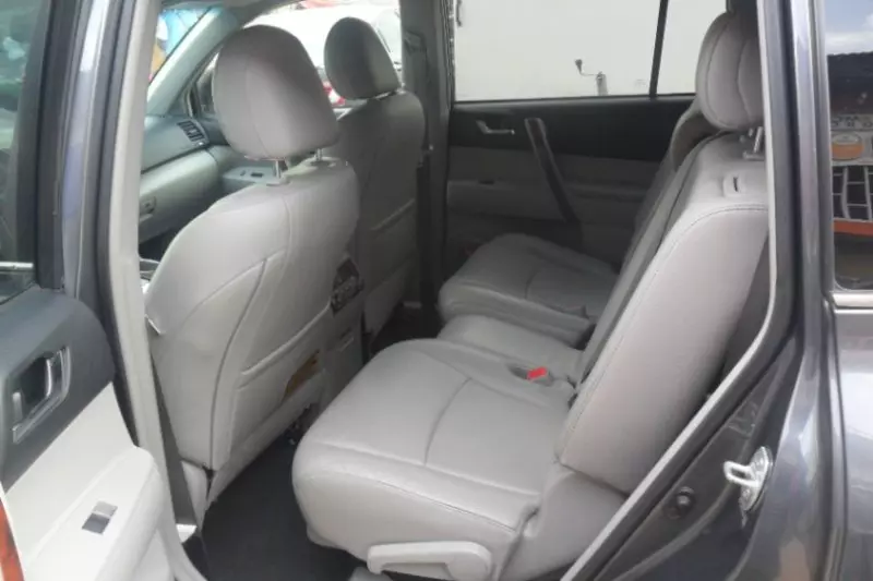 Toyota Highlander   - 2013