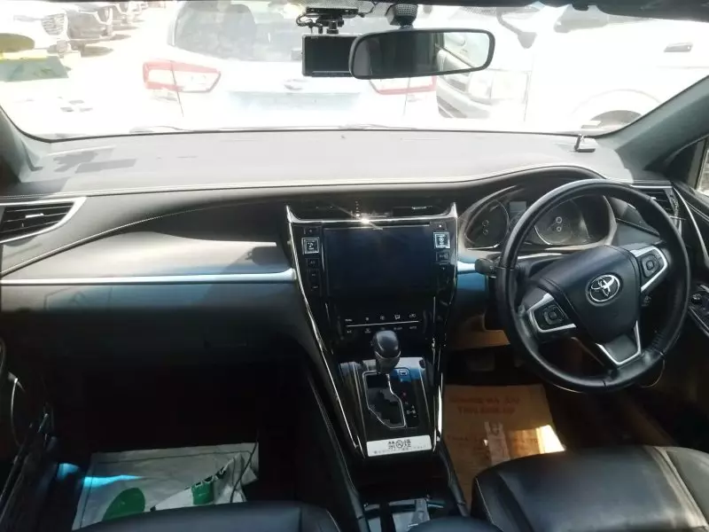 Toyota Harrier   - 2016