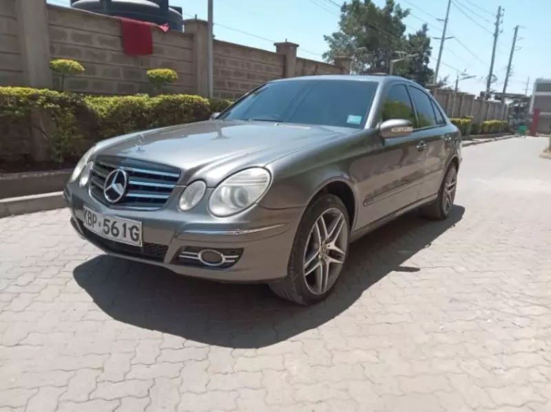 Mercedes-Benz E200   - 2009