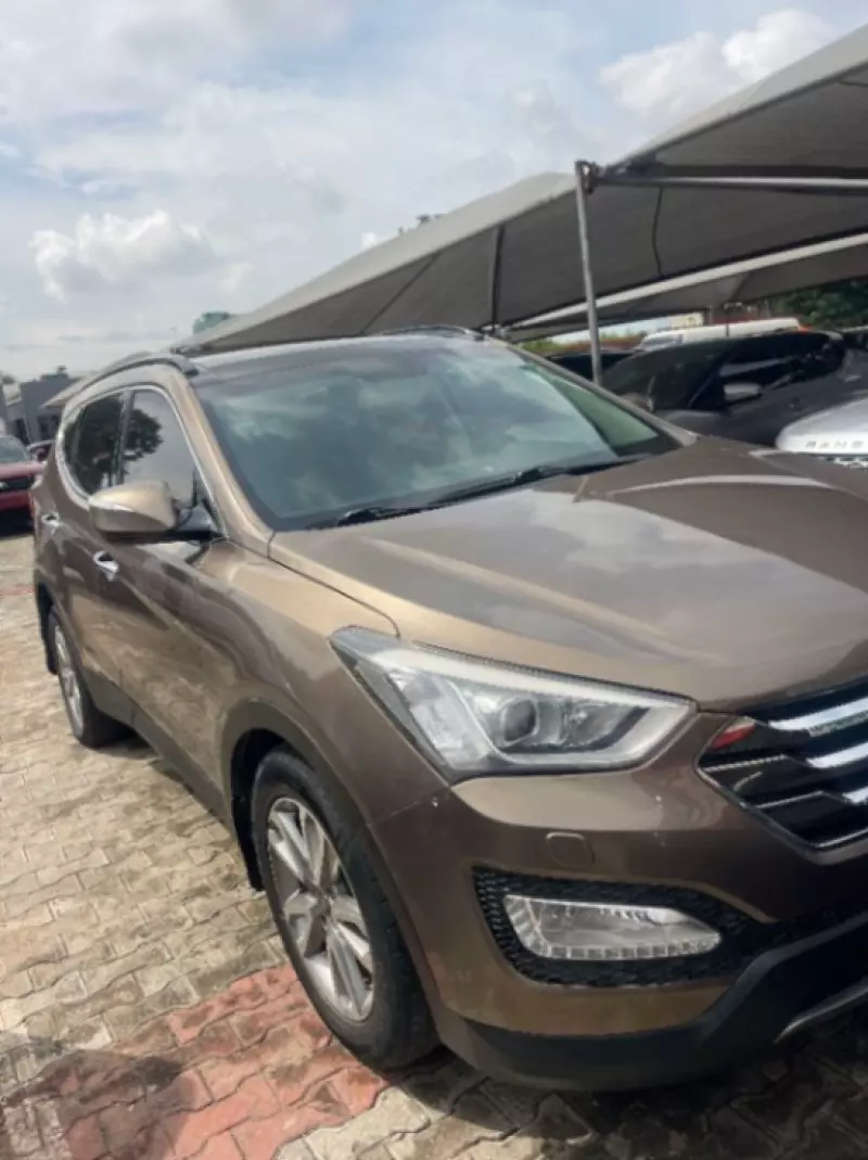Hyundai Santa Fe   - 2014