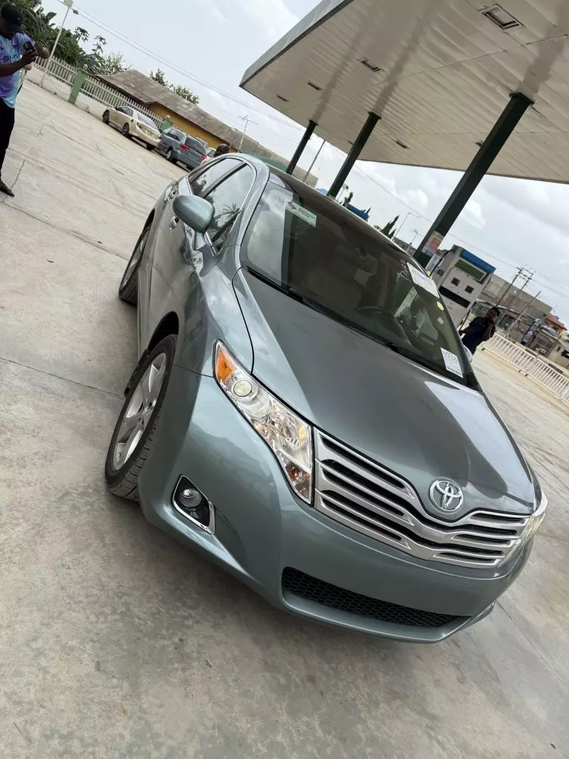 Toyota Venza   - 2011