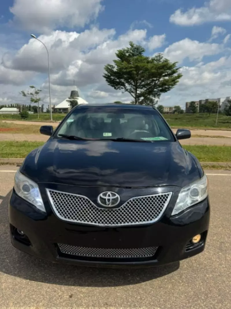 Toyota Camry - 2010