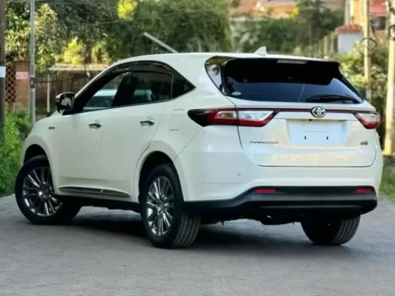 Toyota Harrier   - 2017