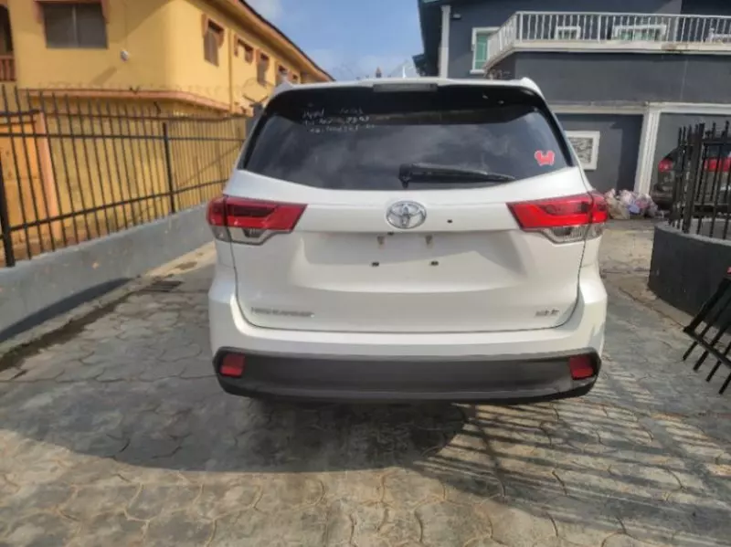 Toyota Highlander   - 2019