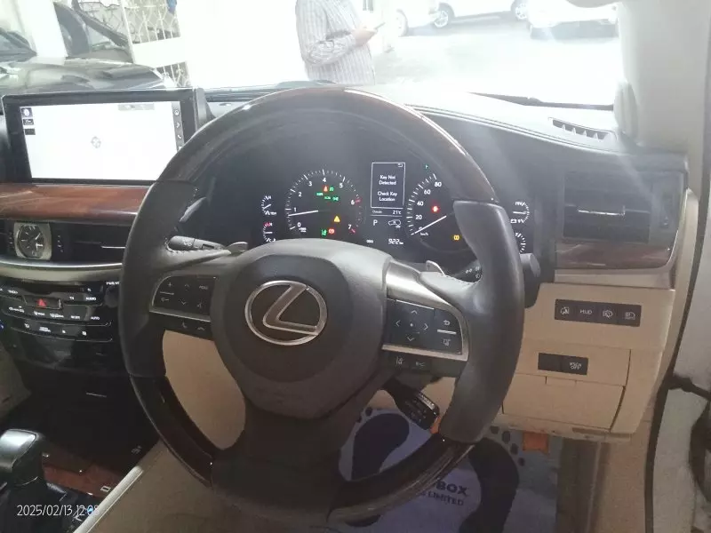 Lexus LX 570   - 2016