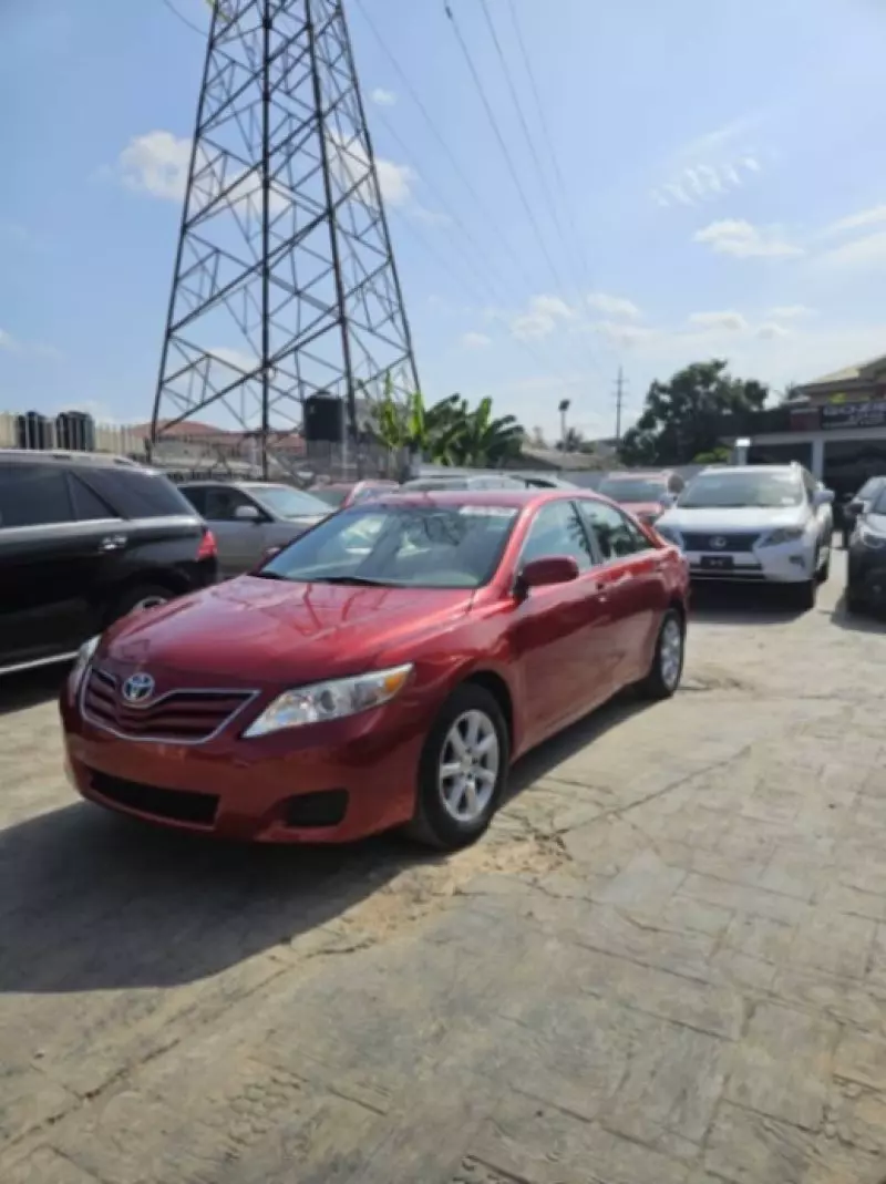 Toyota Camry   - 2012