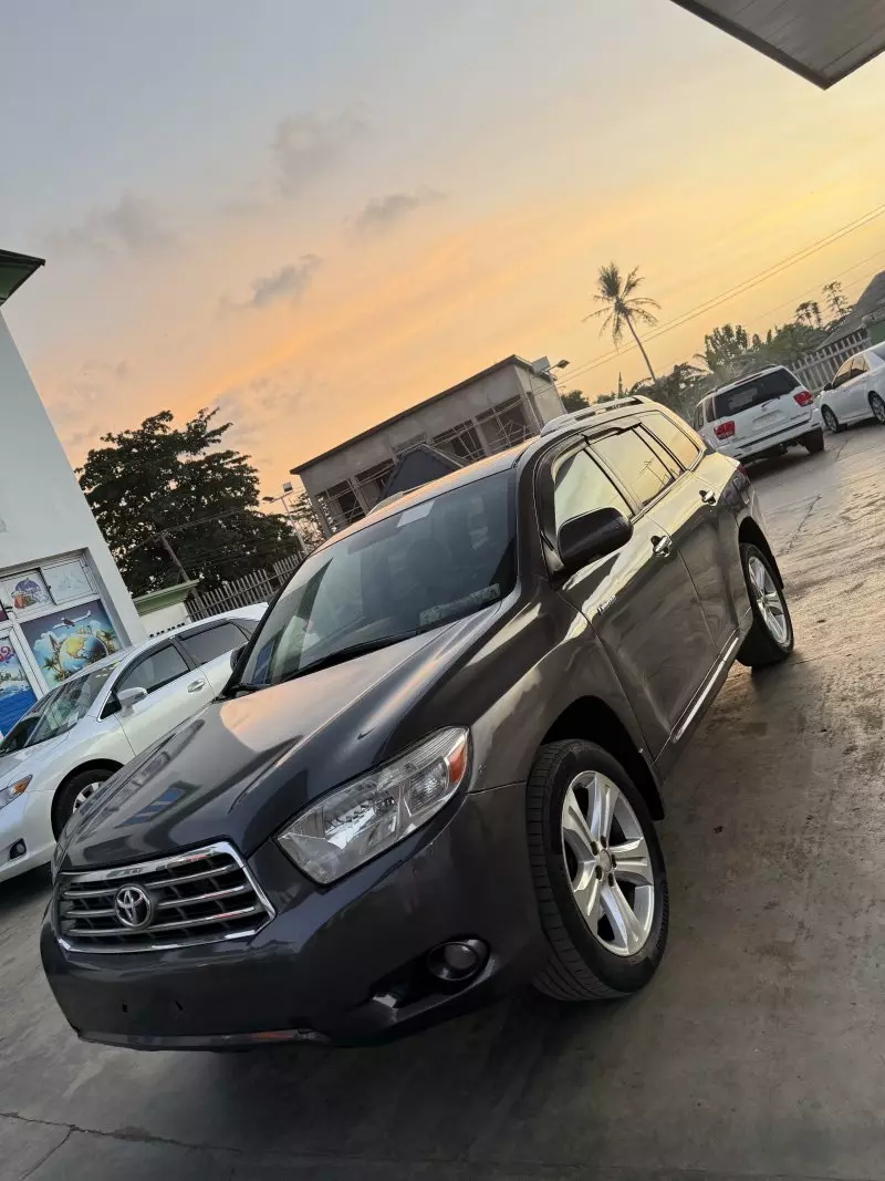 Toyota Highlander   - 2010