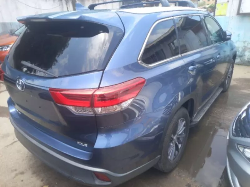 Toyota Highlander   - 2017