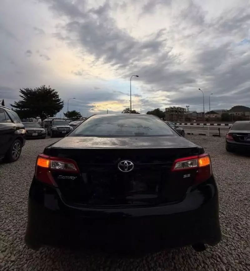 Toyota Camry   - 2012