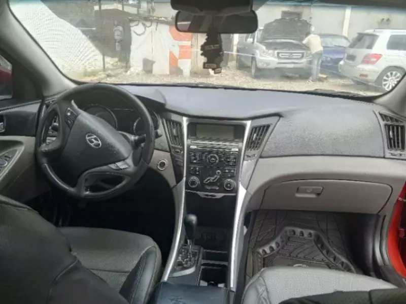 Hyundai Sonata   - 2012