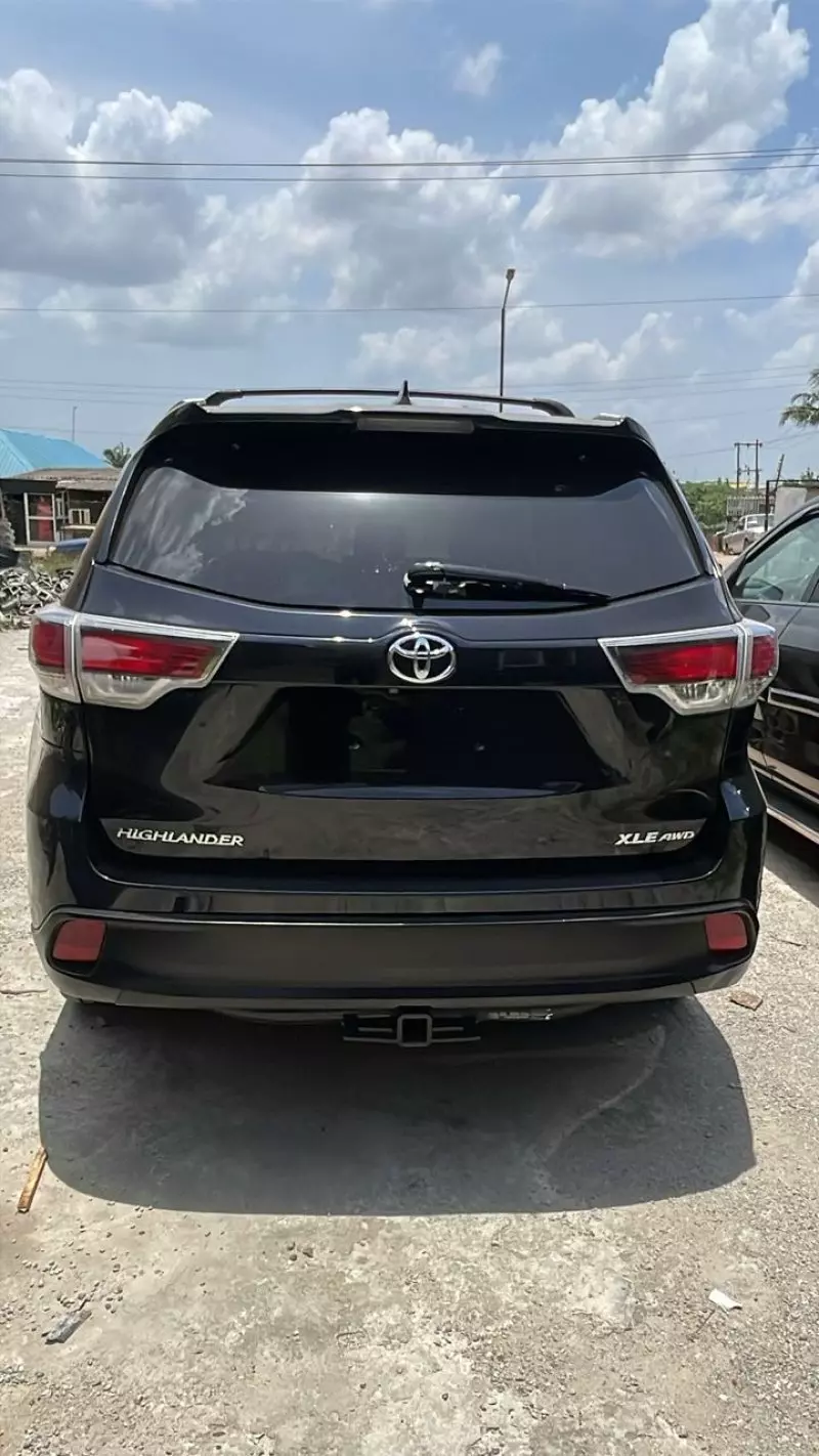 Toyota Highlander   - 2016