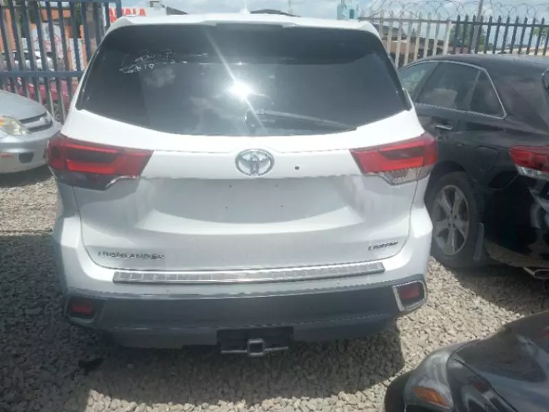 Toyota Highlander   - 2017