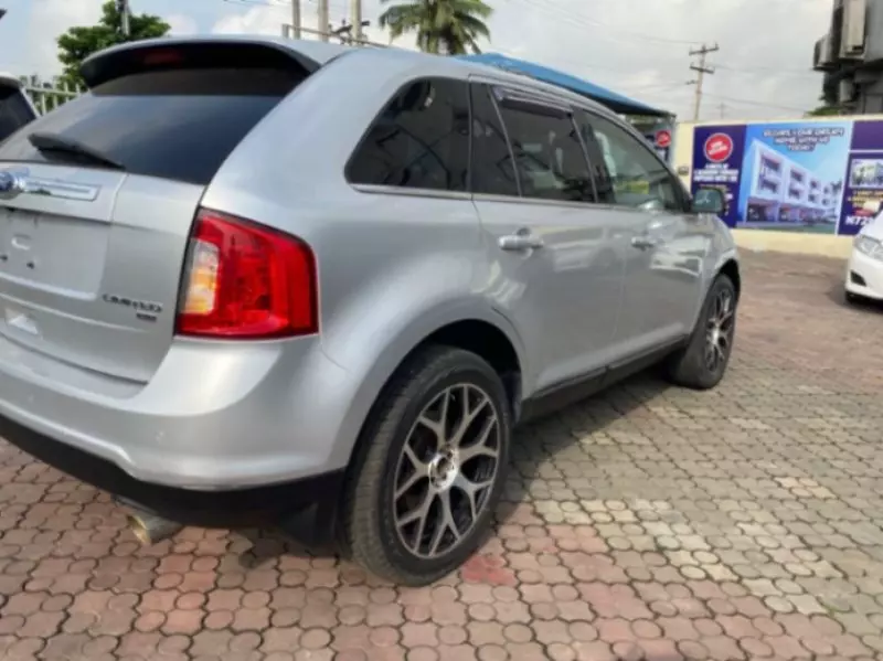 Ford Edge   - 2012