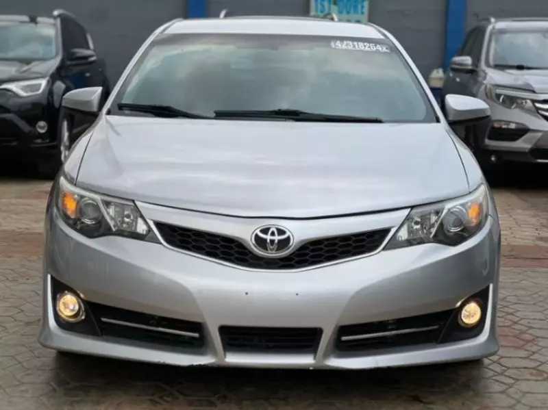 Toyota Camry   - 2012